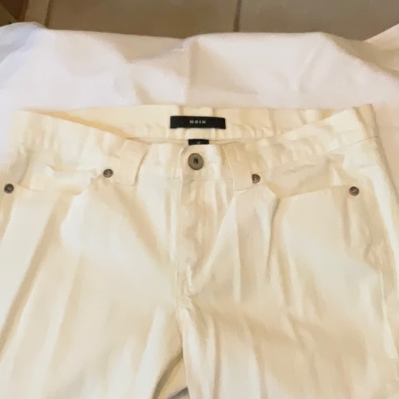 Bundle of 4 items. - Picture 8 of 10